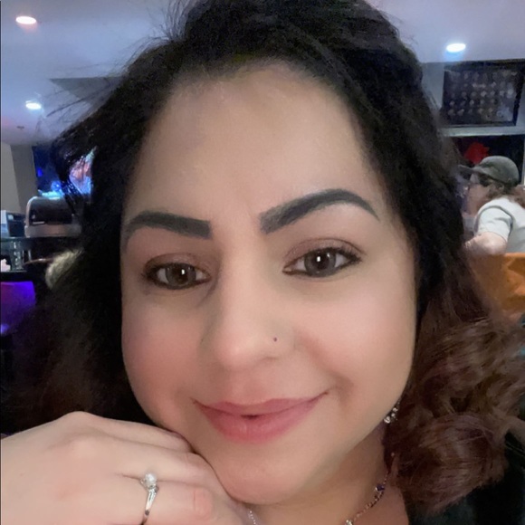 Meet your Posher, Mari - Picture 2 of 3